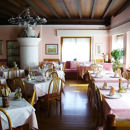 Al Cavallino Rosso Otel