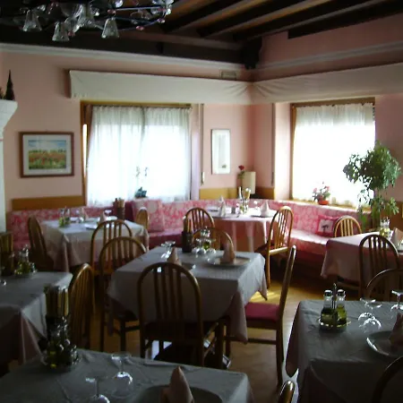 Hotell Al Cavallino Rosso *